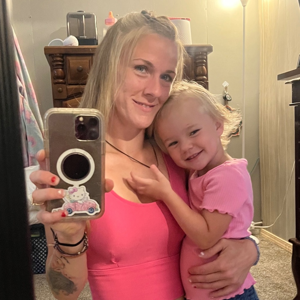 Meet your Posher, Larissa